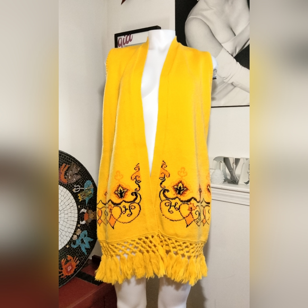 1960s/1970s Cift Geyik yellow embroidered Turkish folk art knit sweater topper.